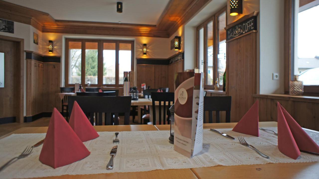 Hotel Heimfeld Restaurant Cafe Garching an Der Alz Exterior photo